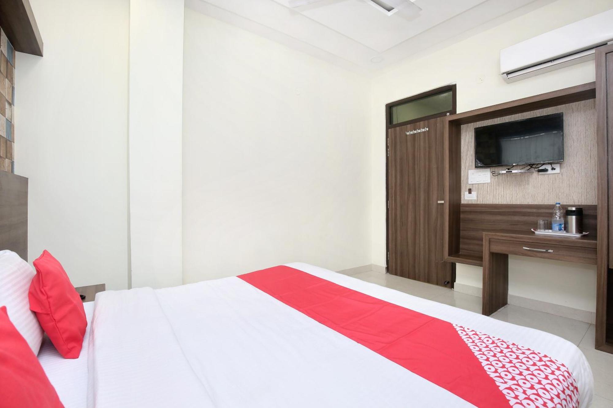 Oyo 17307 Hotel Kings Amritsar Exterior photo