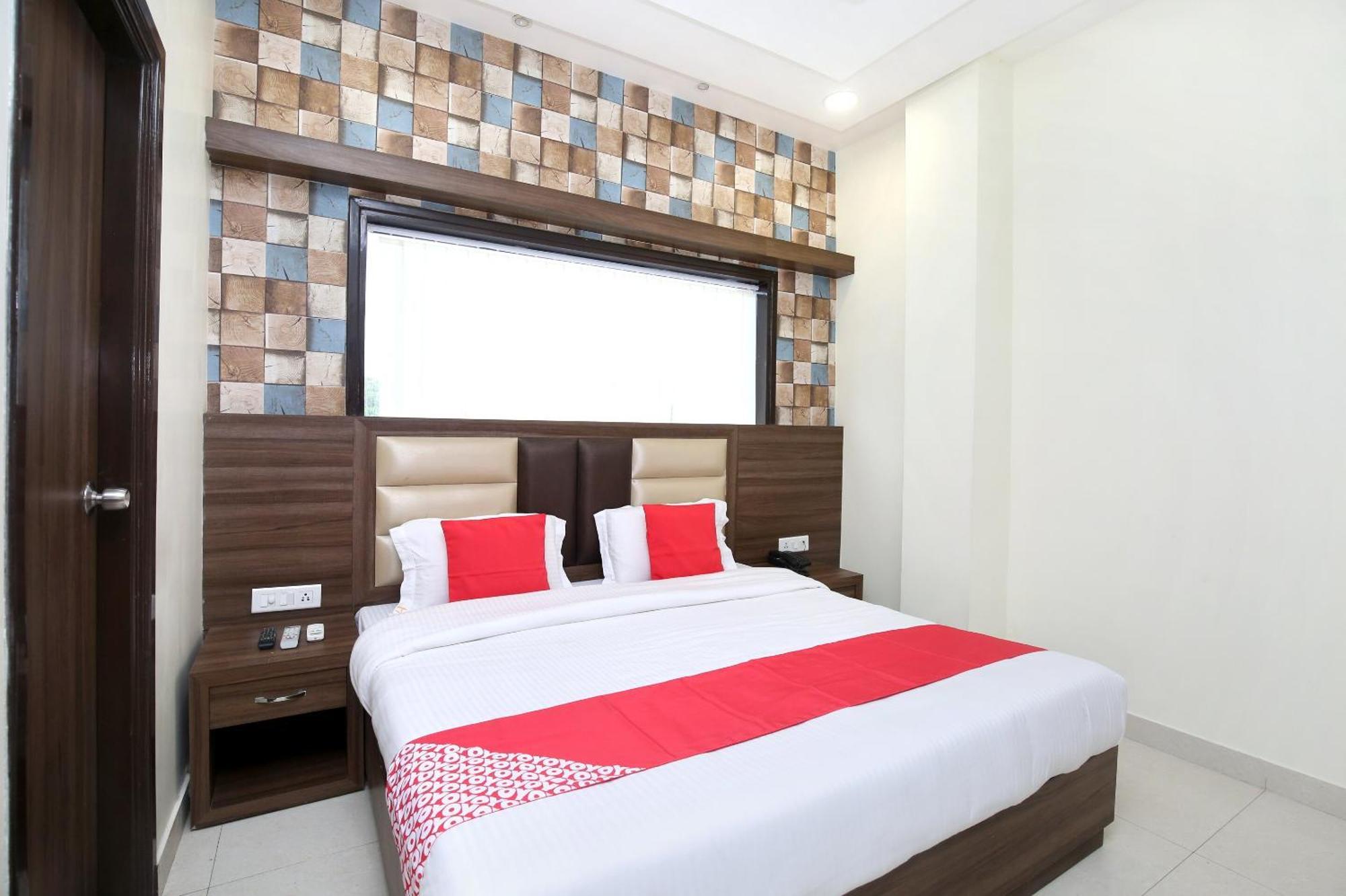Oyo 17307 Hotel Kings Amritsar Exterior photo